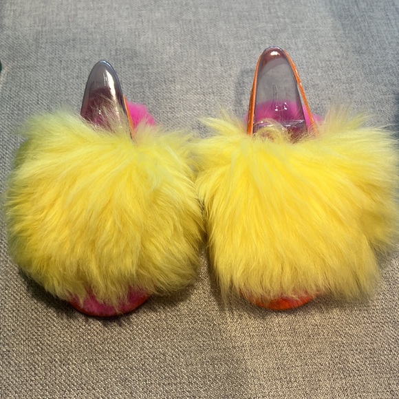 Ugg X Sesame Street Big Bird fluff Yeah slide. Size 7 used toddler size 7. - Picture 4 of 5
